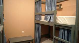 Хостел Sea Dreams Сочи Кровать в общем четырехместном номере для мужчин-1