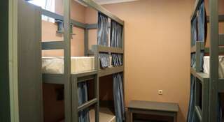 Хостел Sea Dreams Сочи Кровать в общем четырехместном номере для мужчин-2